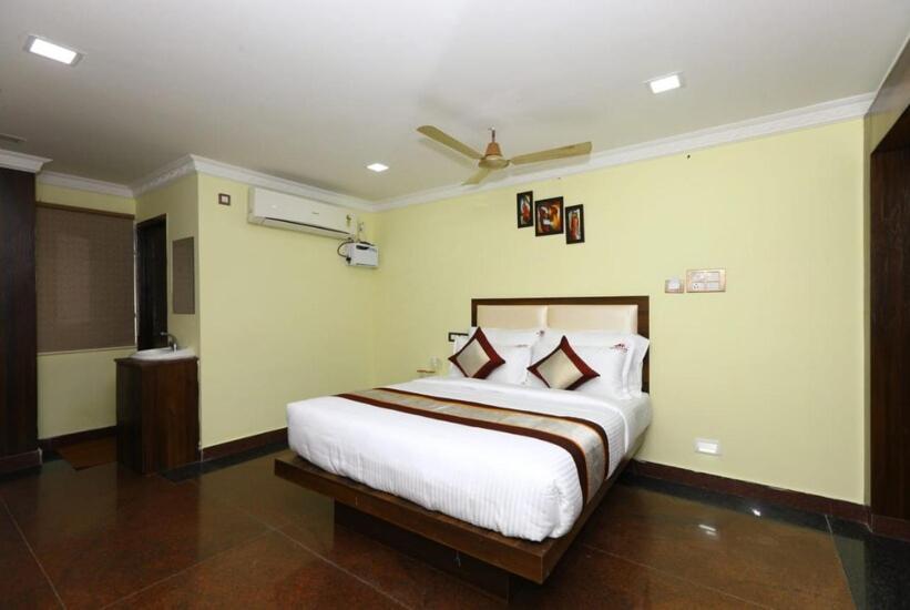 Hotel Titanium Tower Chennai Exterior foto